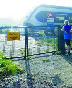 De spoorwegovergang bij het laantje van Alverna moeten weer opengesteld worden.