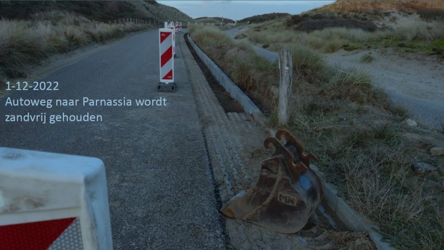 06-2012-12-01-autoweg-naar-Kattendel-wordt-zandvrij-gehouden